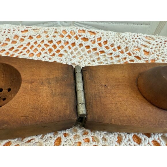 Antique Wooden Handheld Citrus Lemon Press Juicer With Metal Hinges & Rustic Fin - Picture 9 of 13